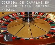 Corrida de cavalos em  Hoffman Plaza Housing Project